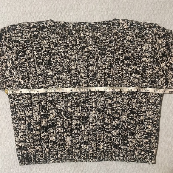 Cropped Attitude black and white knit sweater - Picture 6 of 6